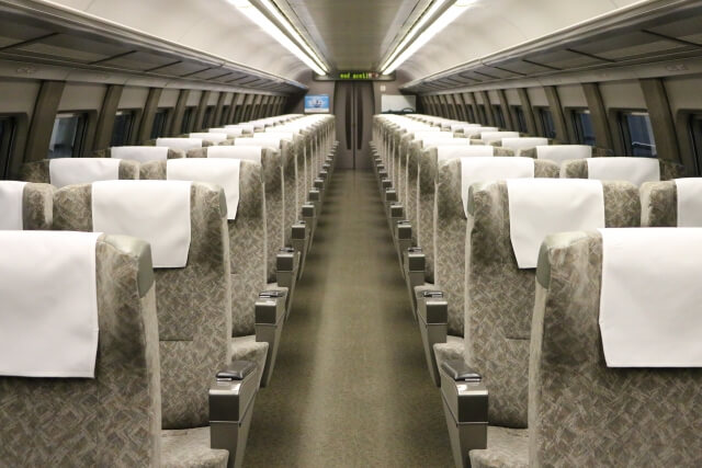新幹線の指定席と自由席の違いは それぞれのメリット デメリットや使い分け方について解説